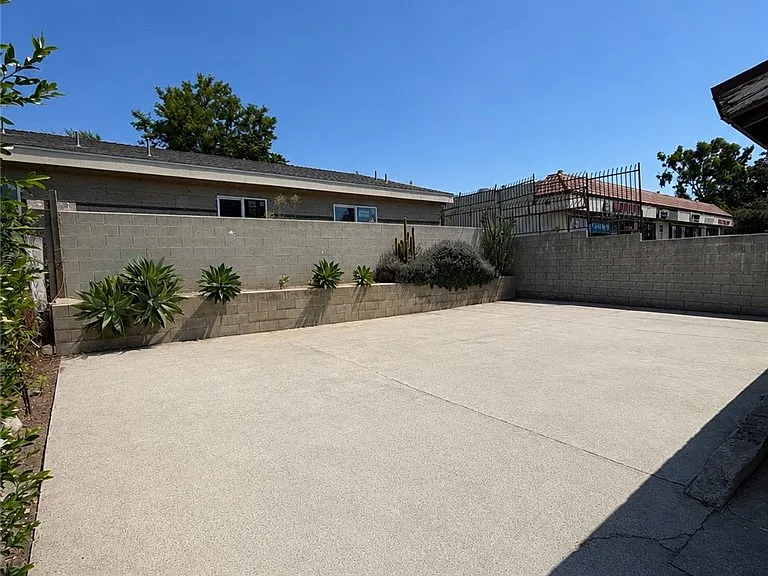 35 W Washington Blvd — Photo 11