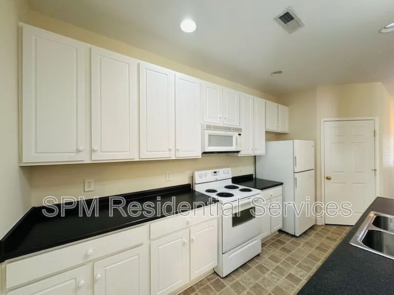 1692 Honeybee Ln — Photo 6