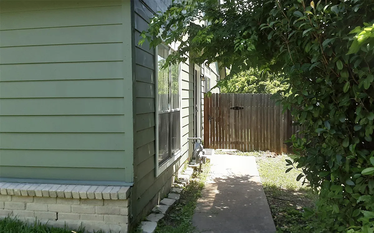 Building Photo - 1204 Orchard Park Cir