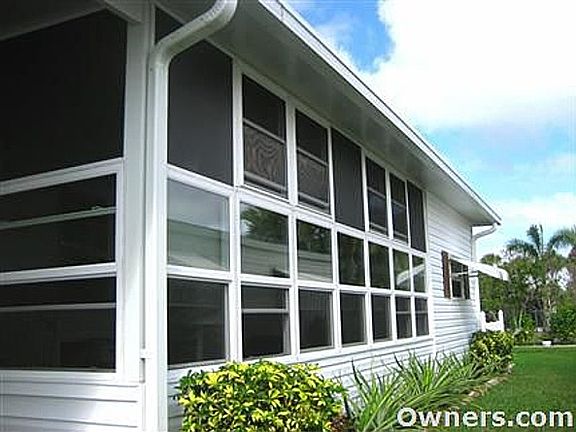 Side of lanai