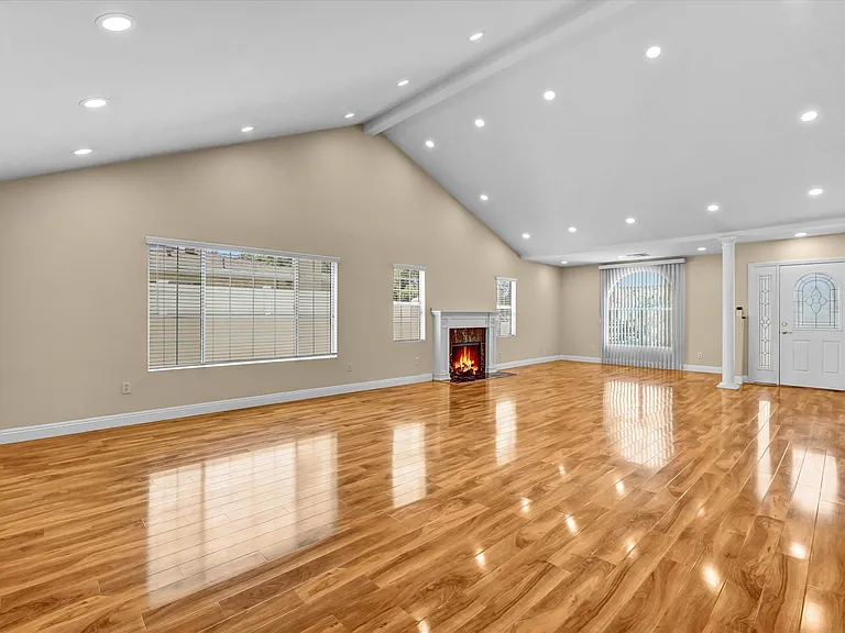 6942 Alcove Ave — Photo 17