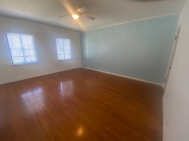 921 1/2 S Hobart Blvd — Photo 14