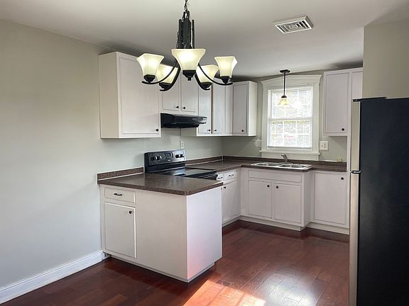 2nd image of 24 E Vine St #2