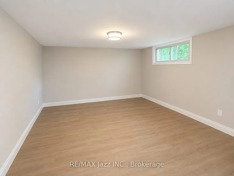 624 Stewart St #B — Photo 2