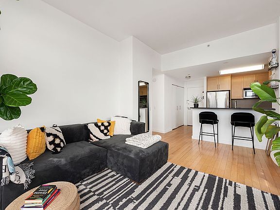 4th image of 415 Main St #1-B