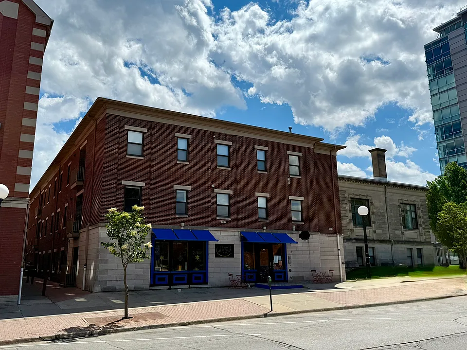 307 E College St #1812