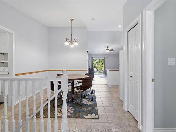 4th image of 1832 Banwell Rd
