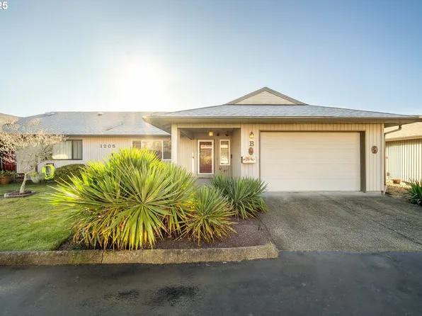 1205 NW 132nd St APT B, Vancouver, WA 98685