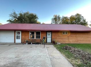 903 Melvin St, Marion, KS 66861