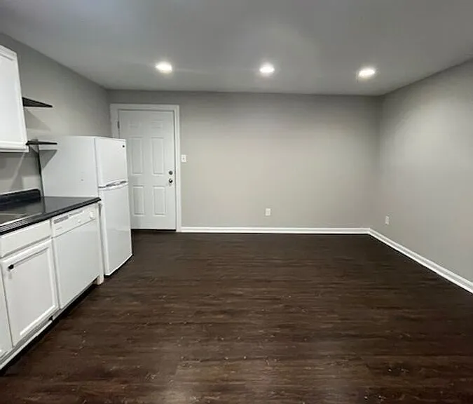 208 Lakeshore Dr #22 — Photo 3