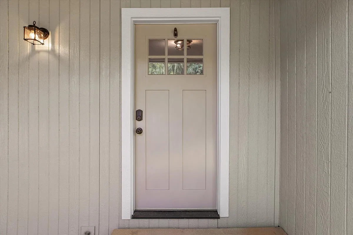 4 bed, 2436 sqft, $2,500 — Photo 4