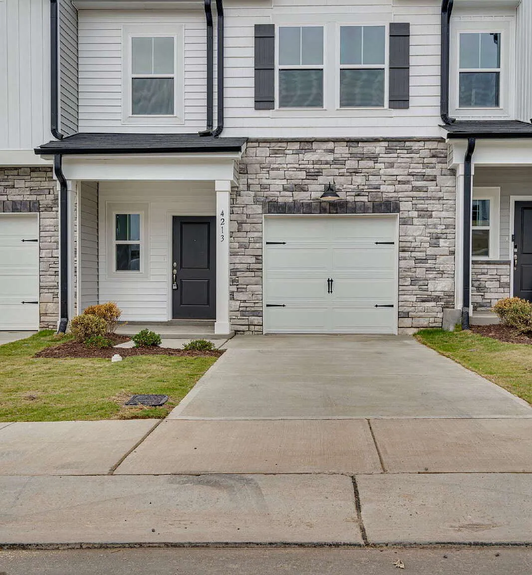 3 bed, 2.5 bath, 1969 sqft, $2,275 — Photo 2