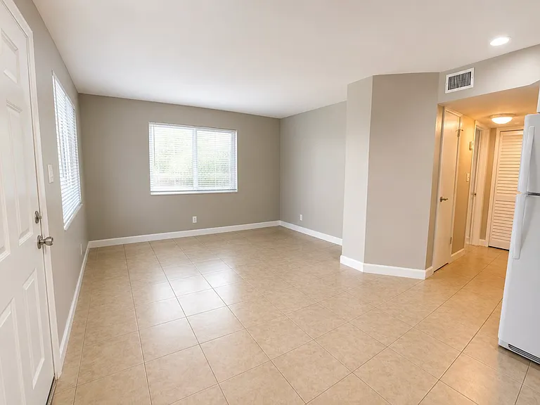3320 31st Ave N #106 — Photo 3