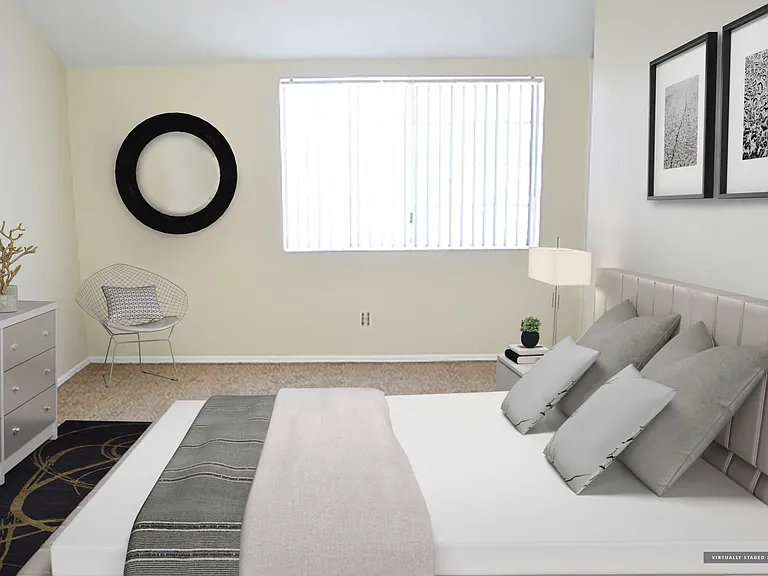 Burbank Village Apartments — Photo 4
