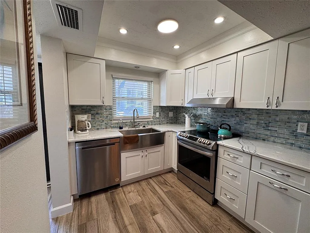 2 bed, 2.0 bath, 951 sqft, $1,600 — Photo 4