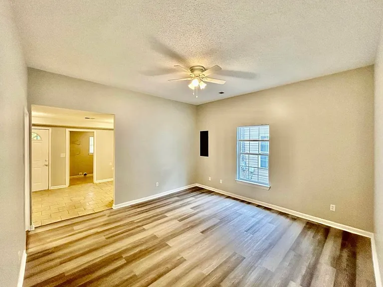 2405 N Chamberlain Ave — Photo 6