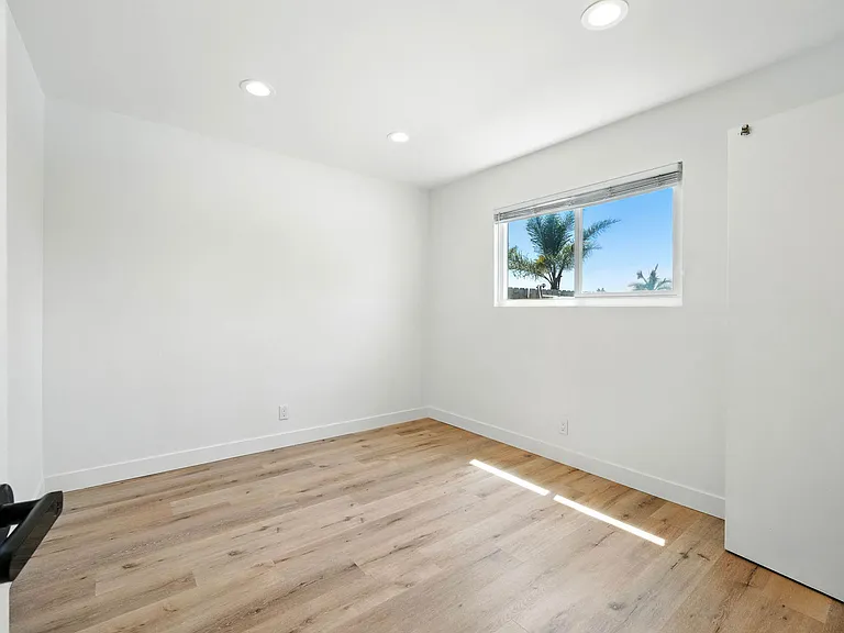 1472 Loma Ln — Photo 24