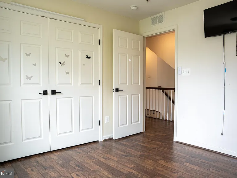 42243 Canary Grass Sq — Photo 40