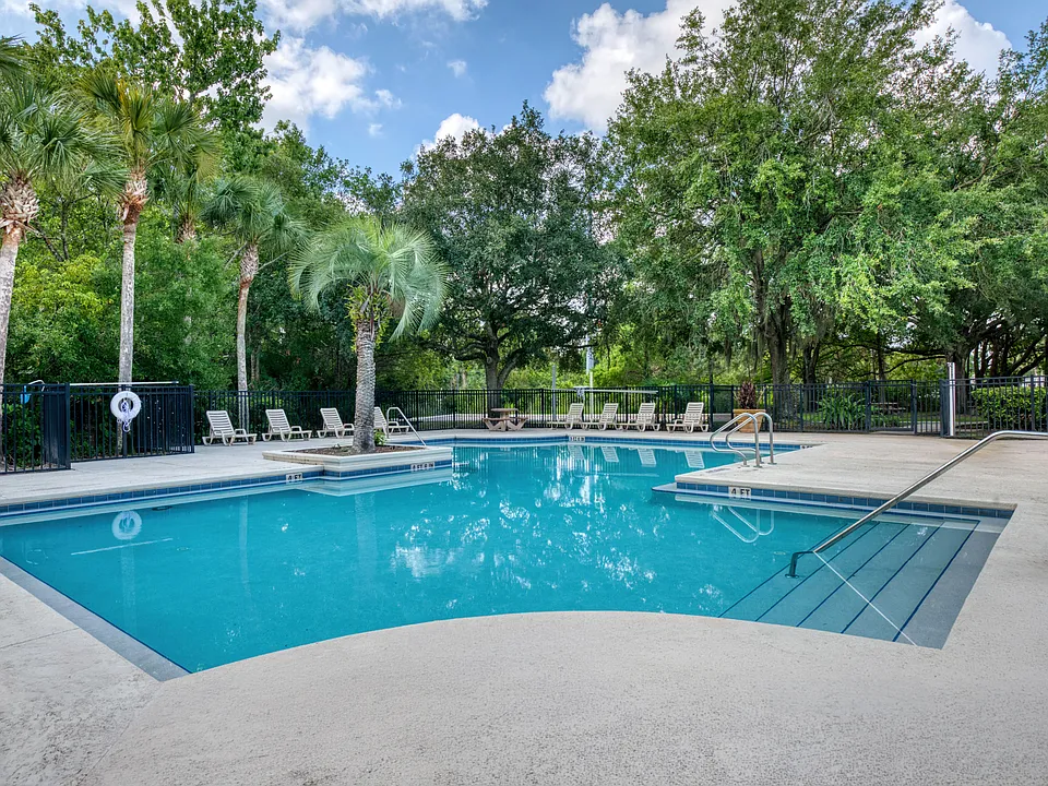 Ridge Club Apartments