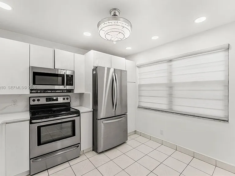 4301 Martinique Cir #H2 — Photo 15