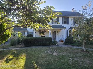 712 Holmdel Rd, Holmdel, NJ 07733