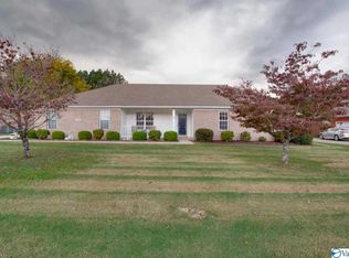 108 Chambray Dr, Owens Cross Roads, AL 35763