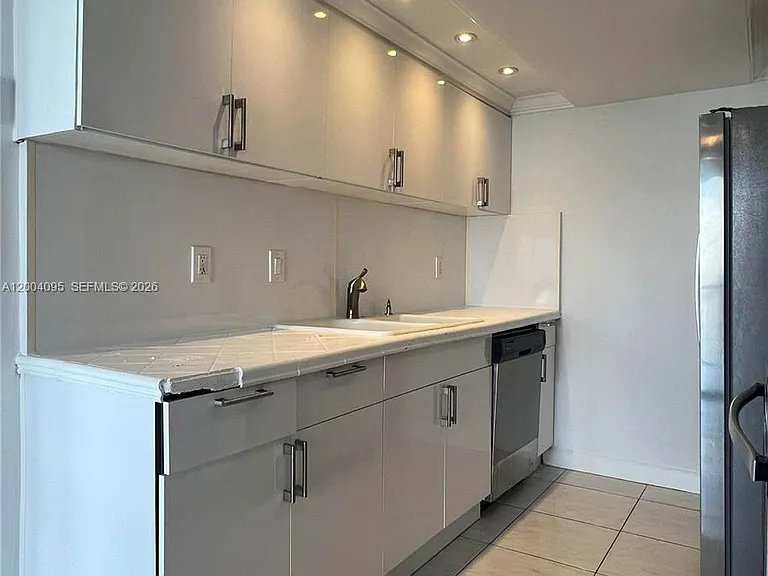 17500 N Bay Rd #S907 — Photo 6