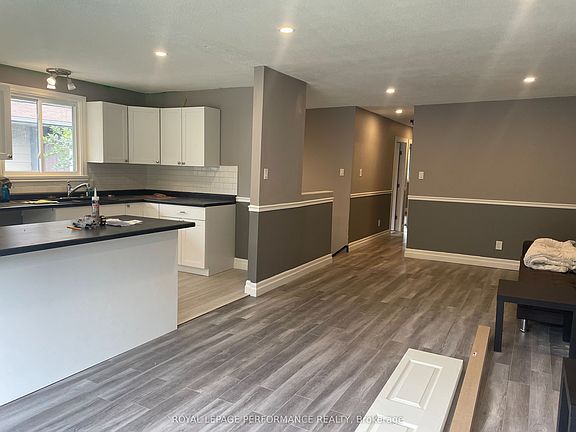 2nd image of 624 Dundas Cres