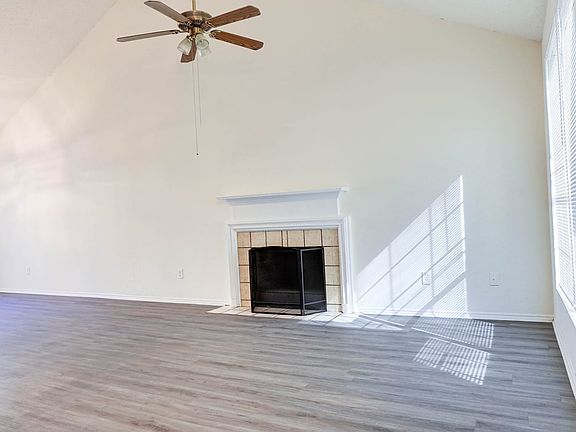 4th image of 3817 Huckleberry Dr