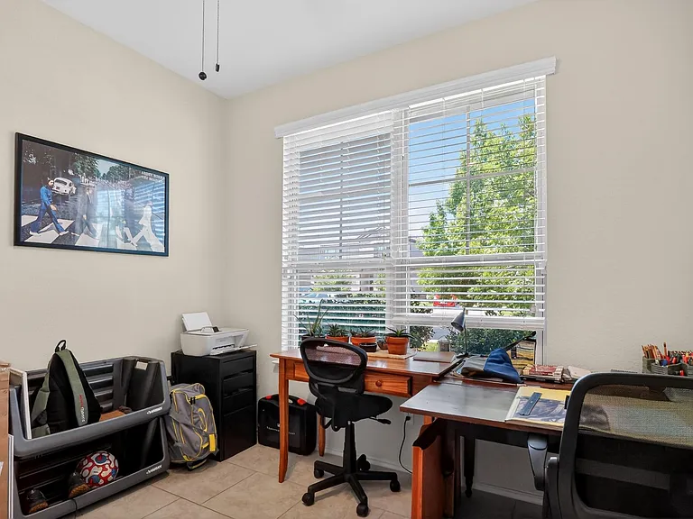 521 Staton St — Photo 30