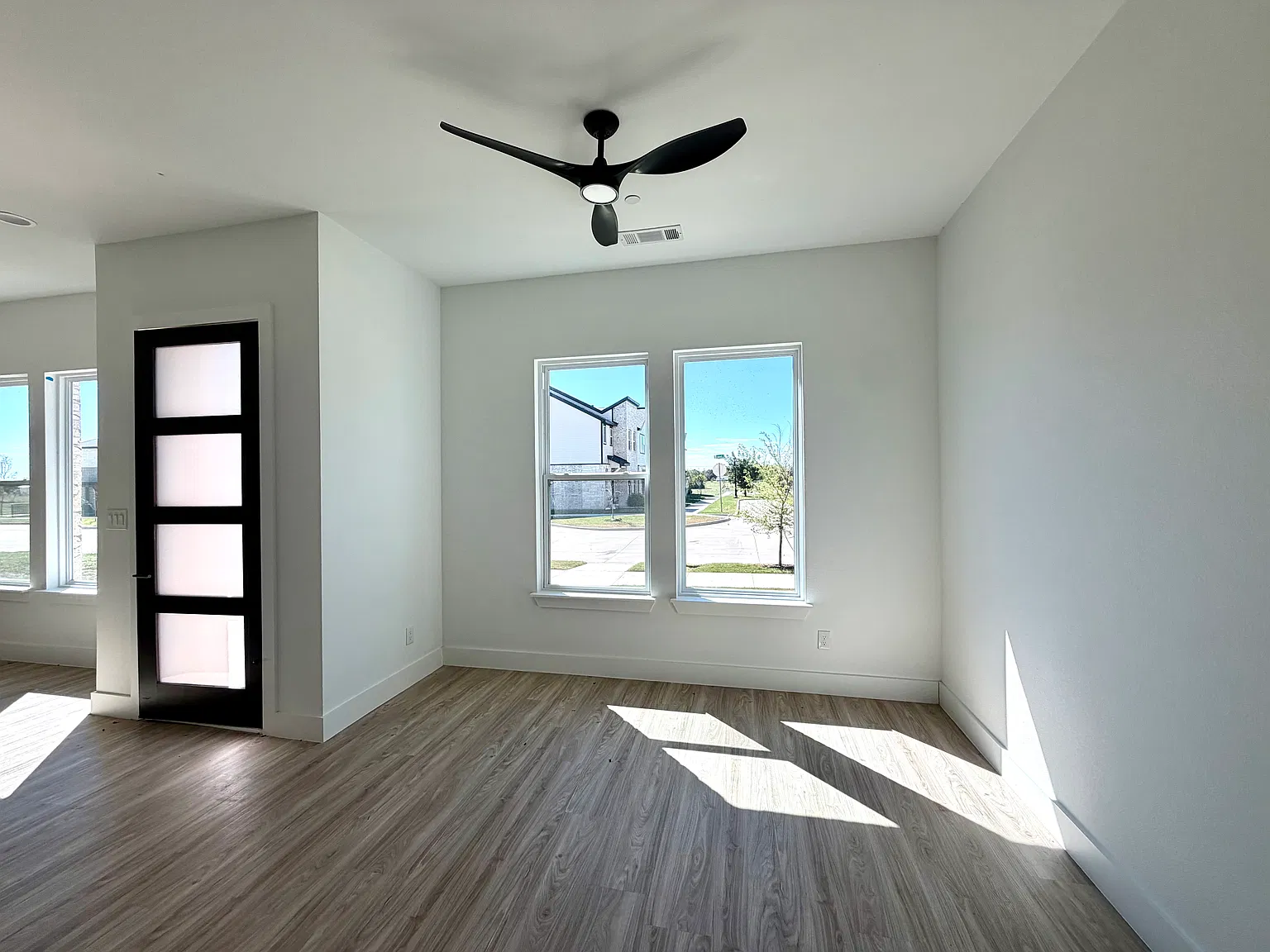 4 bed, 2177 sqft, $2,700 — Photo 3