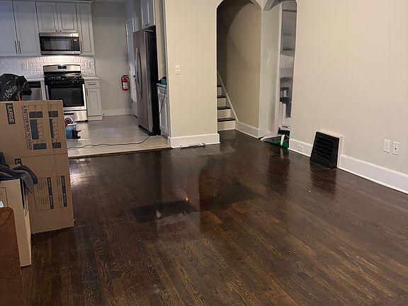 5th image of 411 Locust St