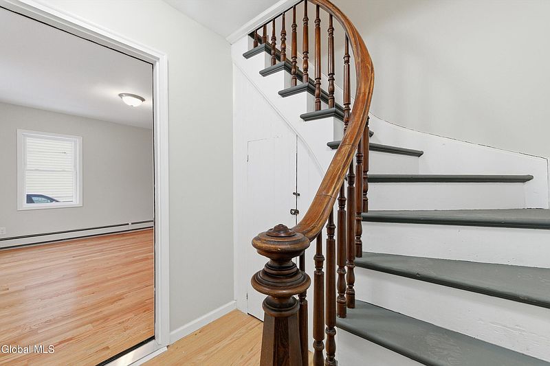 4th image of 902 24th Street