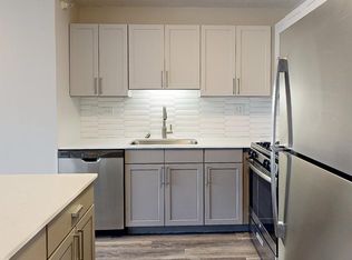 450 E Benton Pl #1405, Chicago, IL 60601