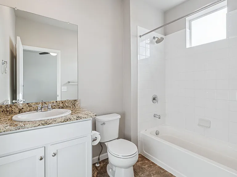 1050 Oak Cir — Photo 25