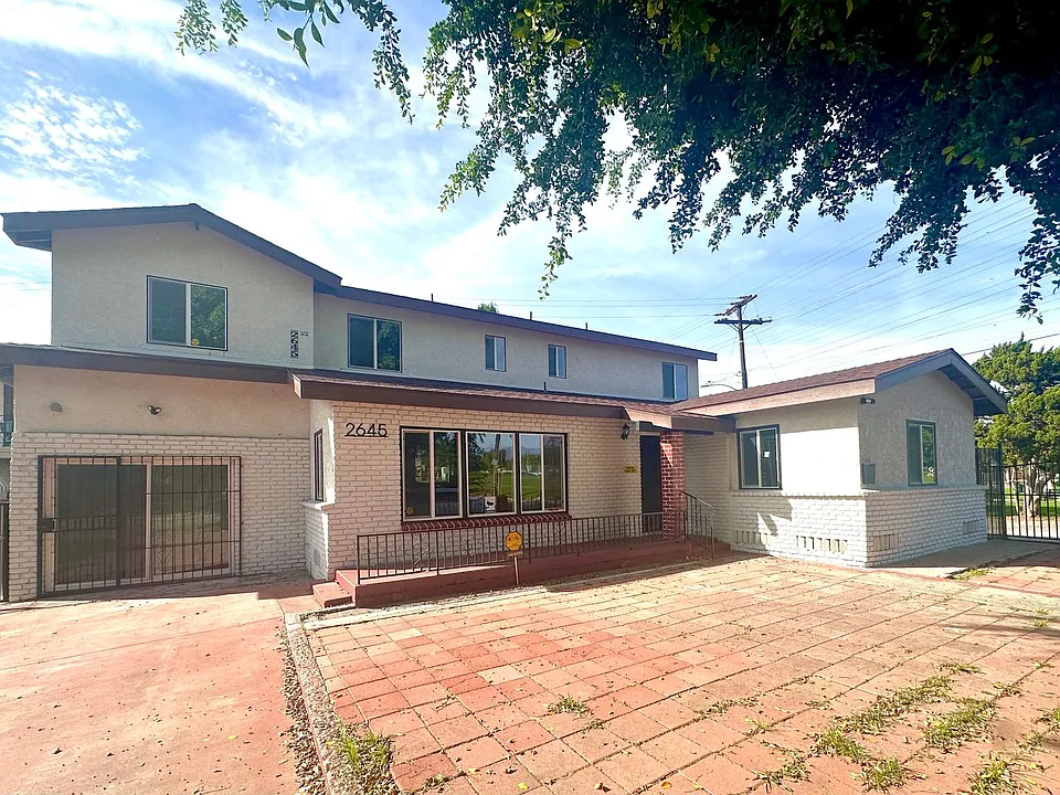 2645 W Via Corona