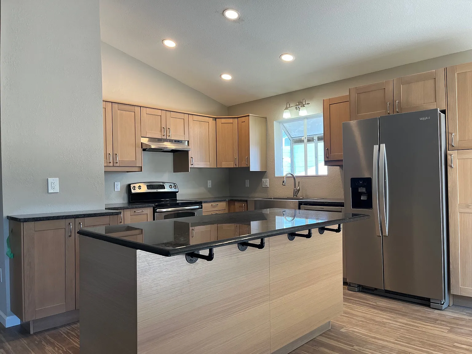 5 bed, 2015 sqft, $2,400 — Photo 1