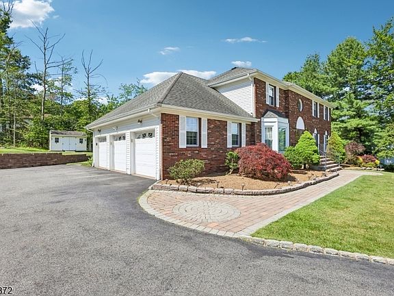 2nd image of 4 Viking Ct