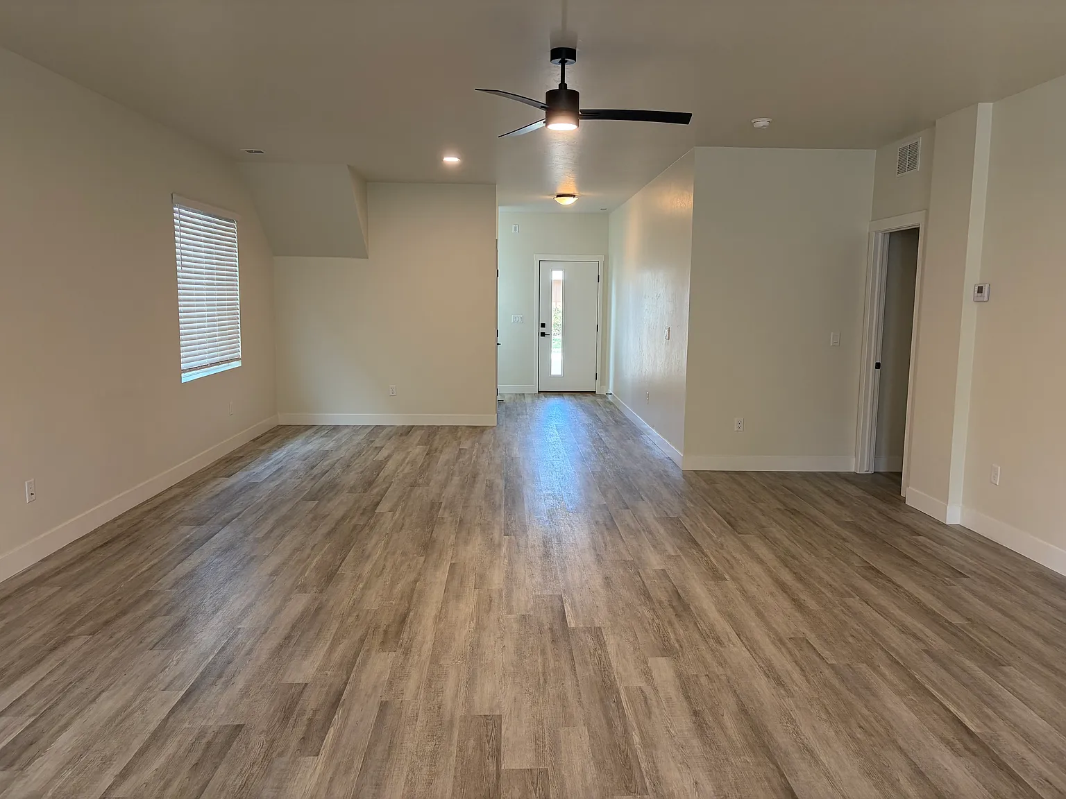 3 bed, 2.5 bath, 2063 sqft, $2,800 — Photo 2
