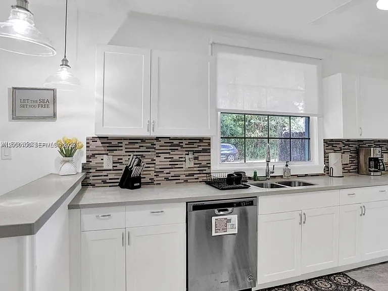 2501 NE 181st St — Photo 10
