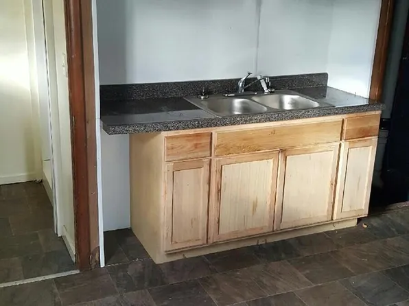 27 N Buena Vista St, Newark, OH 43055