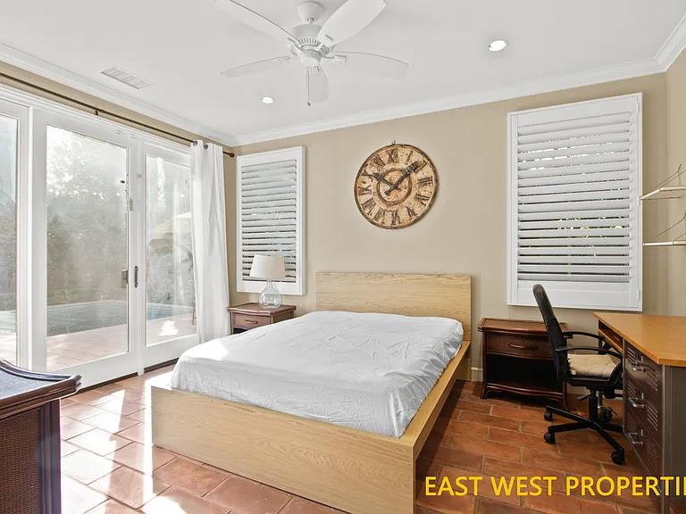 42 Royal Grv — Photo 14