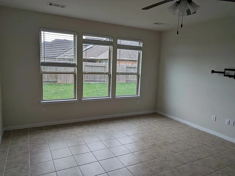 5206 Gerent Ln — Photo 5
