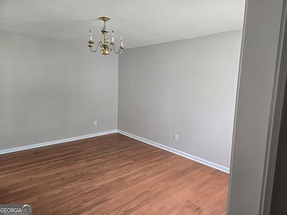 3rd image of 642 N Fairfield Dr