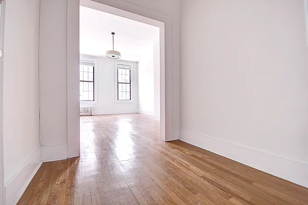 Rented by Urbane Brokerage | media 9