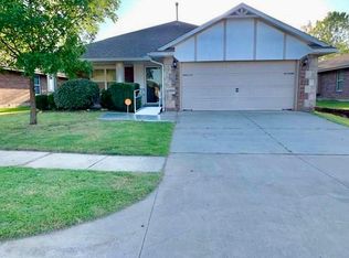 233 Spring Creek Rd, Oklahoma City, OK 73117