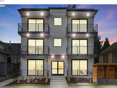 121 N Going St #302, Portland, OR, 97217