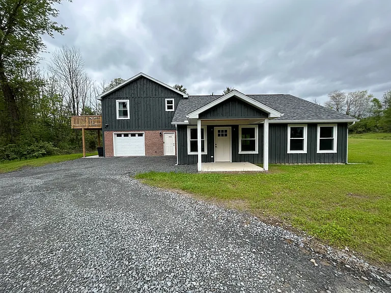 16 Miller Rd E #B — Photo 1