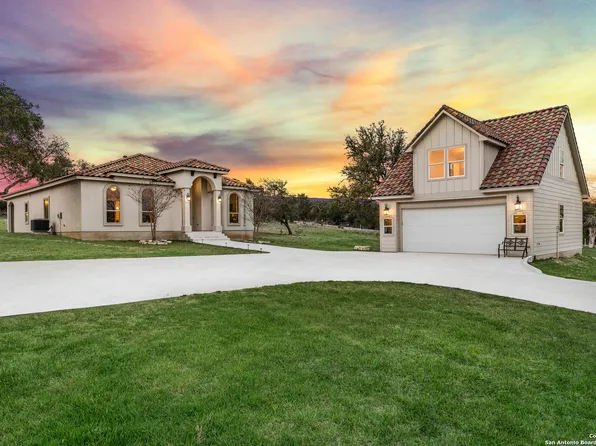 845 Lacey Dr, Bandera, TX 78003