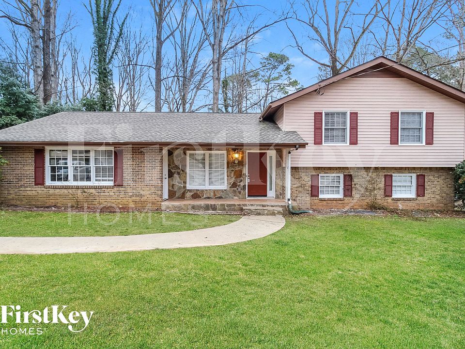 1st image of 558 Bruce Way SW